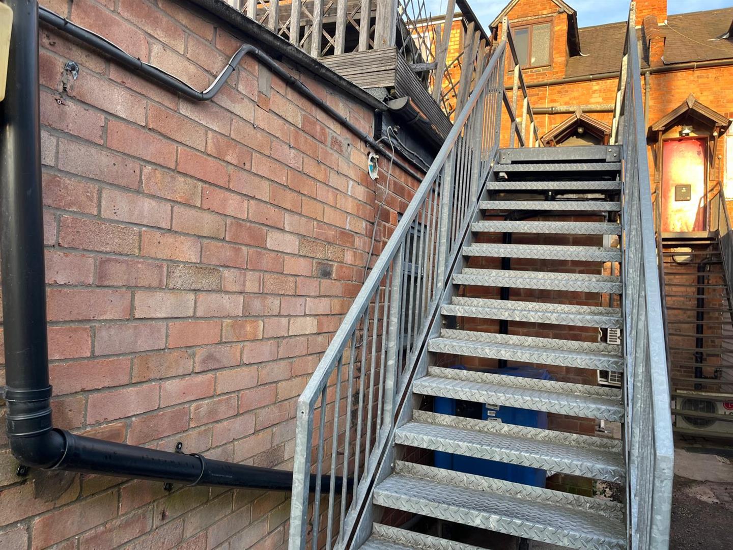 Swan Street, Warwick - (Includes Electric Bills) 11